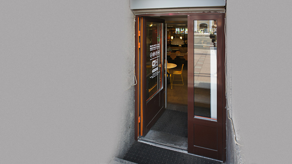 Входных алюминиевые двери ресторана
